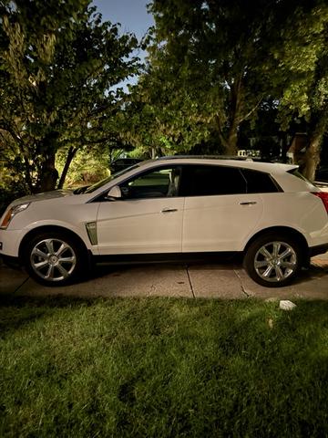 Photo of 2016 White Cadillac SRX