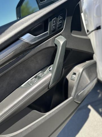 Photo of 2018 White Audi SQ5