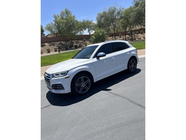 Photo of 2018 White Audi SQ5