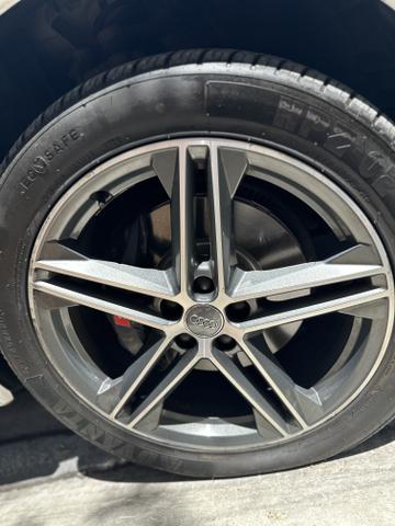 Photo of 2018 White Audi SQ5