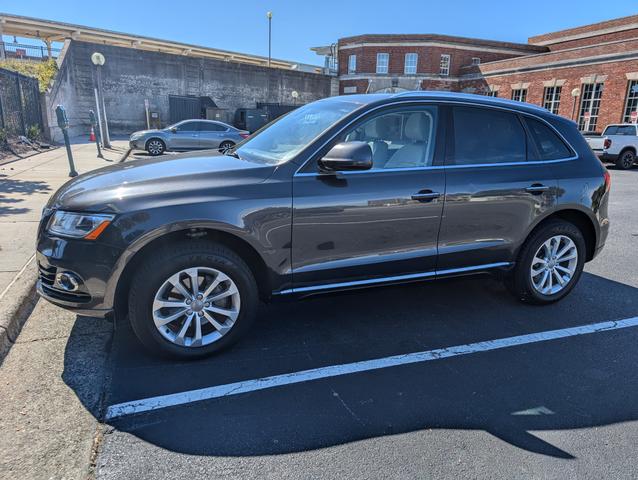 Photo of 2016 Black Audi Q5