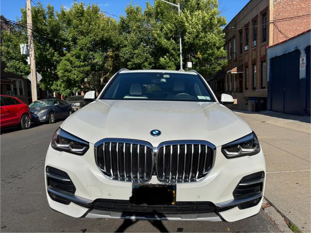 Photo of 2023 White BMW X5 PHEV
