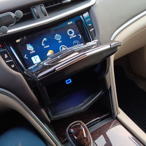 Photo of 2013 White Cadillac XTS