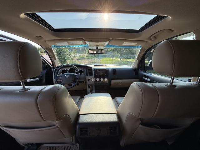 Photo of 2012 White Toyota Tundra