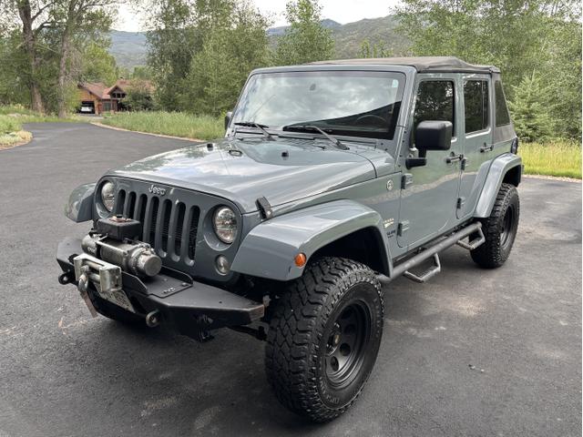 Photo of 2015 Gray Jeep Wrangler Unlimited