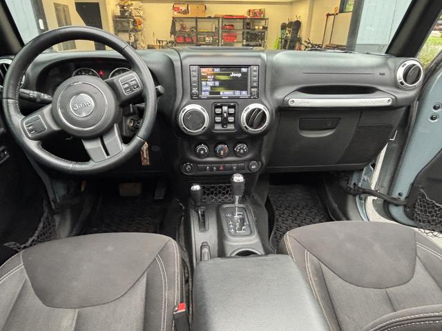 Photo of 2015 Gray Jeep Wrangler Unlimited