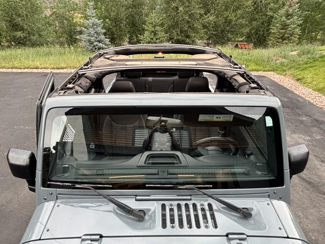 Photo of 2015 Gray Jeep Wrangler Unlimited