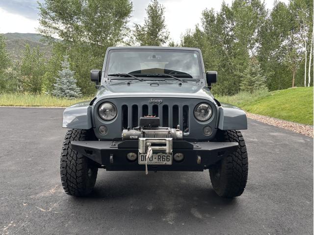 Photo of 2015 Gray Jeep Wrangler Unlimited