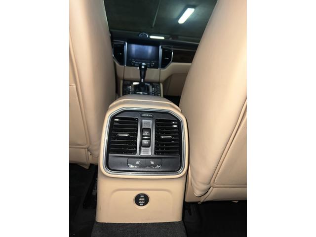 Photo of 2018 Black Porsche Macan