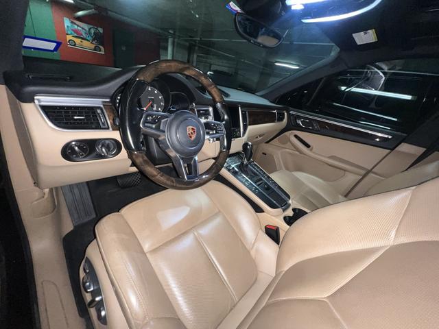 Photo of 2018 Black Porsche Macan