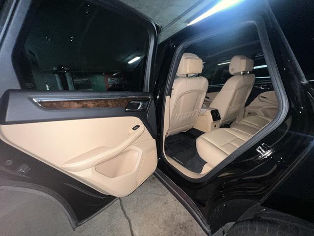 Photo of 2018 Black Porsche Macan