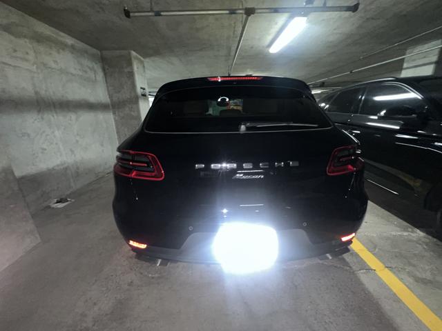 Photo of 2018 Black Porsche Macan