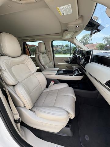 Photo of 2019 White Lincoln Navigator L