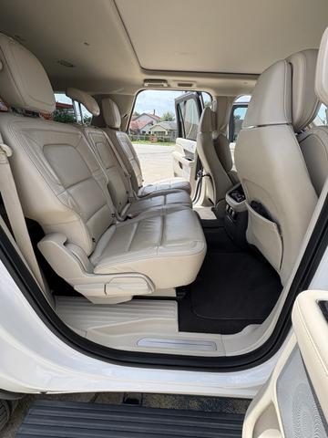 Photo of 2019 White Lincoln Navigator L