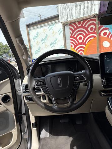 Photo of 2019 White Lincoln Navigator L