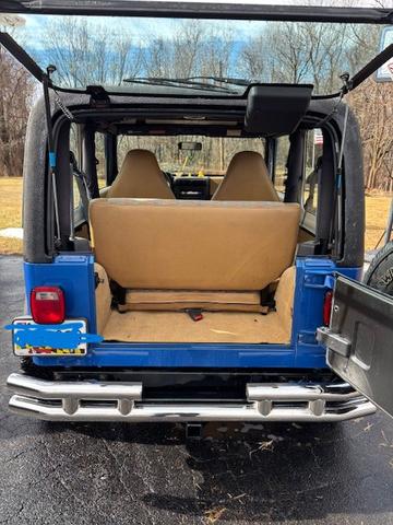 Photo of 1997 Blue Jeep Wrangler