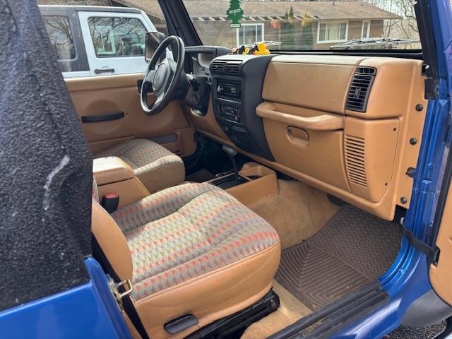 Photo of 1997 Blue Jeep Wrangler