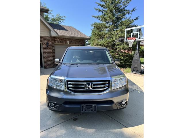 Photo of 2013 Gray Honda Pilot