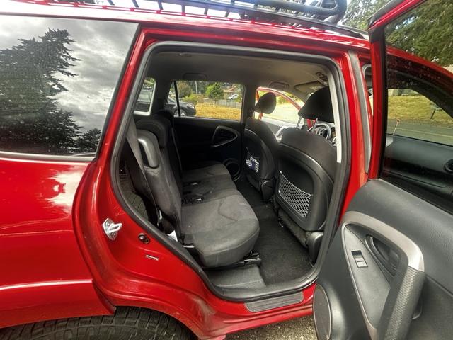 Photo of 2006 Red Toyota RAV4