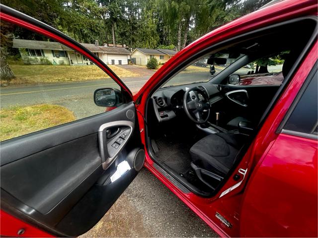 Photo of 2006 Red Toyota RAV4