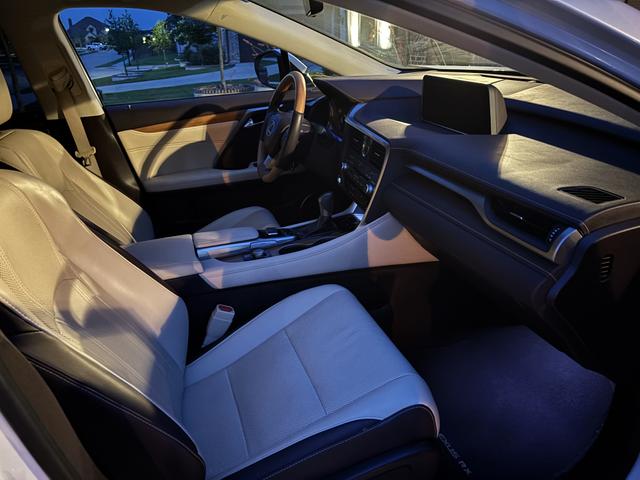 Photo of 2017 White Lexus RX 350