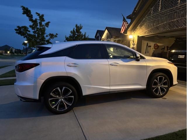 Photo of 2017 White Lexus RX 350
