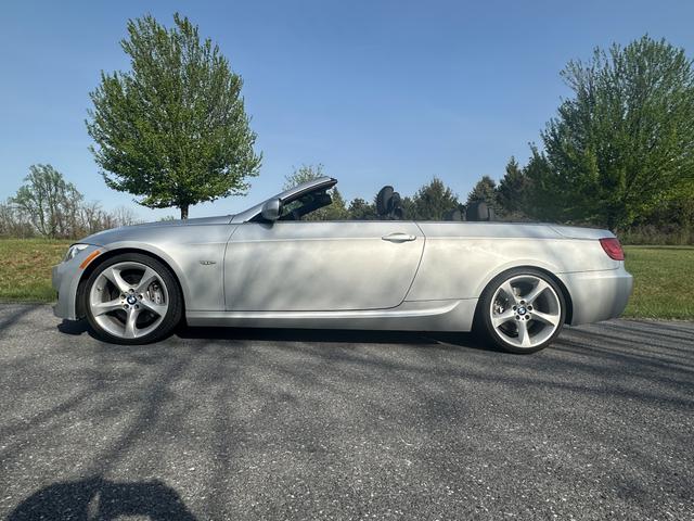 Photo of 2011 Silver BMW 335