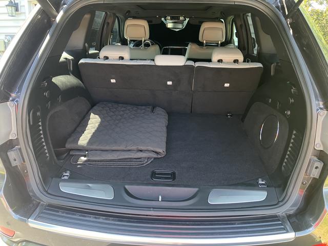 Photo of 2018 Gray Jeep Grand Cherokee