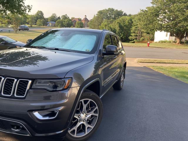 Photo of 2018 Gray Jeep Grand Cherokee