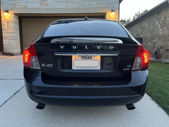 Photo of 2010 Black Volvo S40