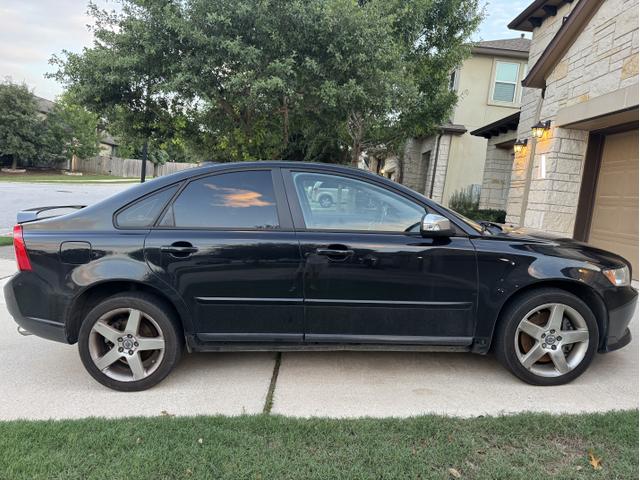 Photo of 2010 Black Volvo S40