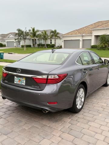 Photo of 2015 Silver Lexus ES 350