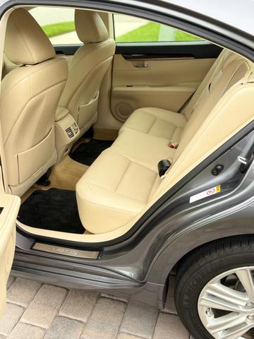 Photo of 2015 Silver Lexus ES 350