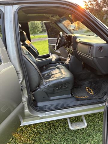 Photo of 2001 Beige Chevrolet Silverado 2500