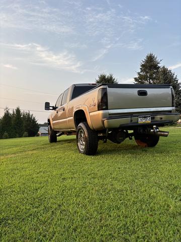 Photo of 2001 Beige Chevrolet Silverado 2500