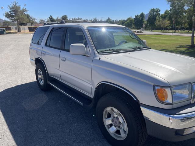 Photo of 1999 Gray Toyota 4Runner