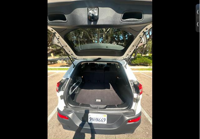 Photo of 2016 White Jeep Cherokee