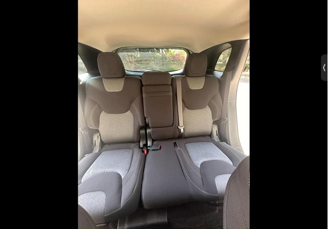 Photo of 2016 White Jeep Cherokee