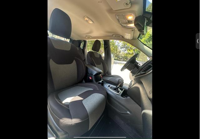 Photo of 2016 White Jeep Cherokee