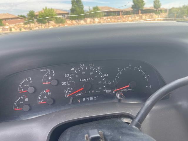 Photo of 2001 White Ford F-250