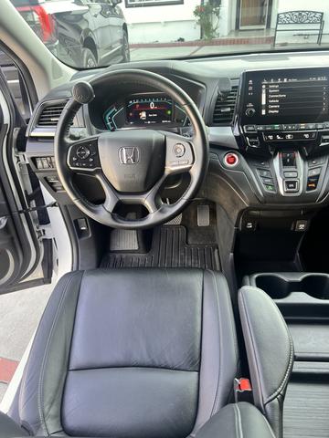 Photo of 2023 White Honda Odyssey