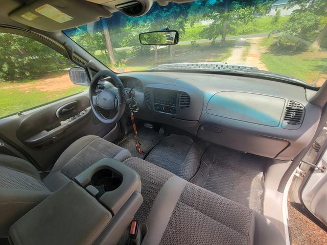 Photo of 2002 White Ford F-150
