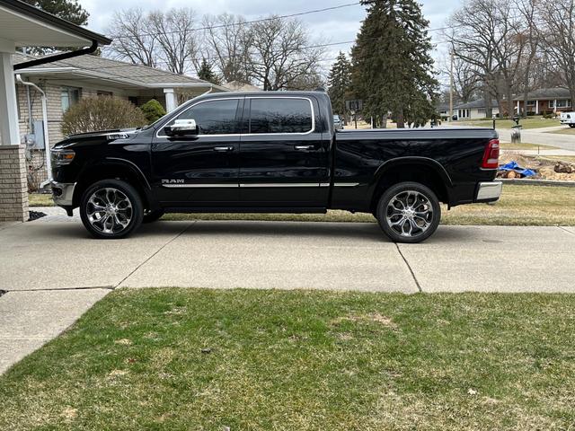 Photo of 2019 Black RAM 1500