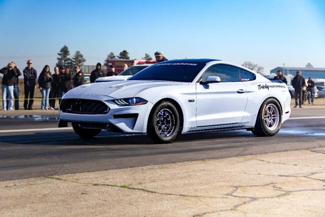Photo of 2019 White Ford Mustang