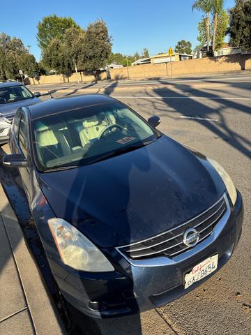 Photo of 2011 Blue Nissan Altima Hybrid