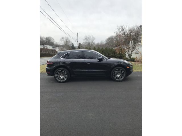 Photo of 2015 Black Porsche Macan
