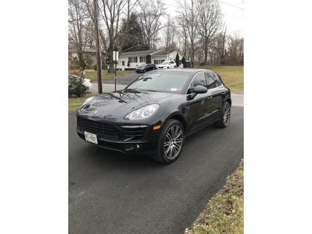 Photo of 2015 Black Porsche Macan