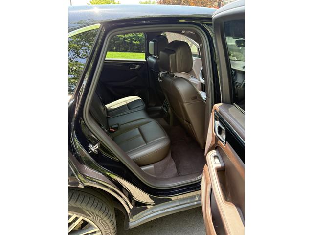 Photo of 2015 Black Porsche Macan