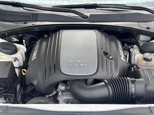 Photo of 2012 White Chrysler 300C