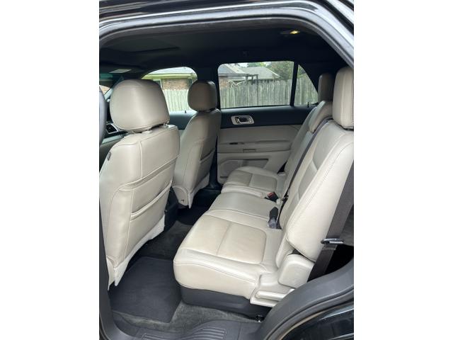 Photo of 2014 Black Ford Explorer